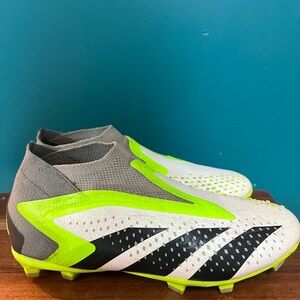 ADIDAS youth soccer cleats - predator accuracy+
